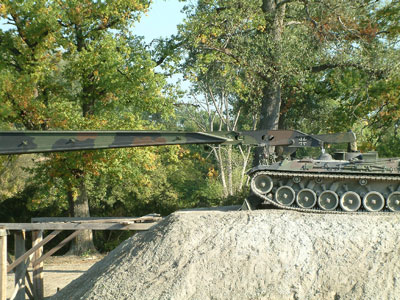 Die gesamte Brücke ist vorgeschoben und wird abgelegt!